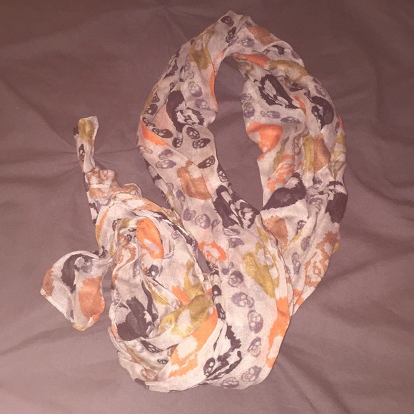 Multiple Scarves - Picture 5 of 5